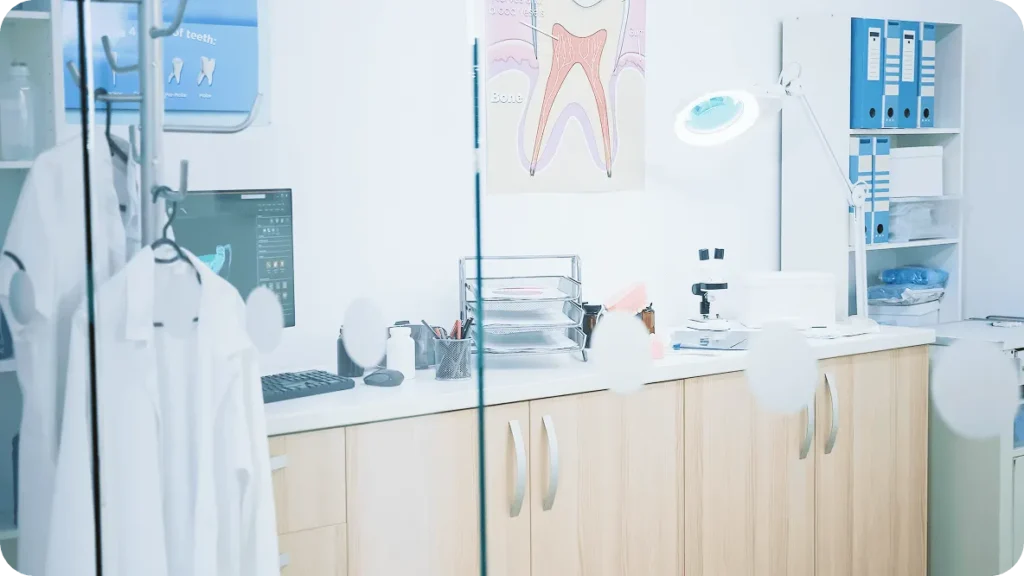 歯科クリニックの診療ユニットと治療設備